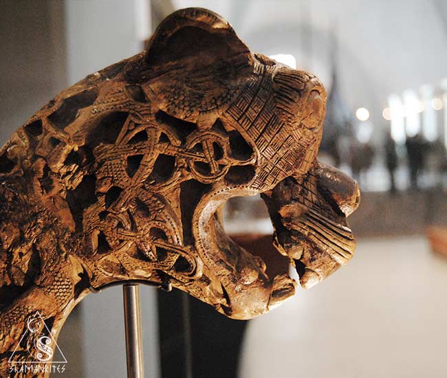 cabeza zoomorfa del barco vikingo Oseberg